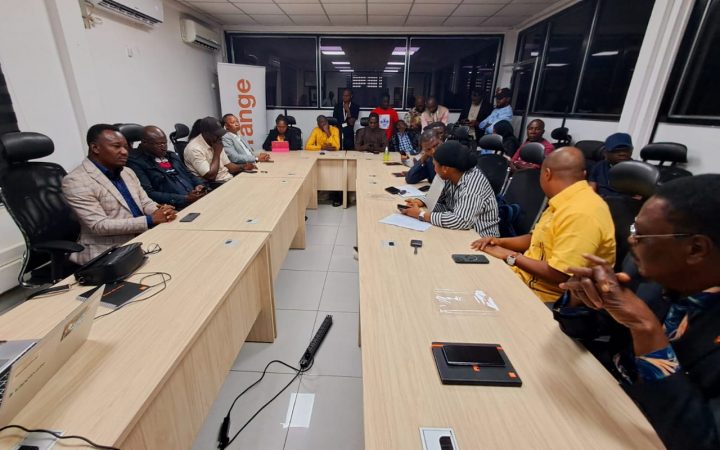 ORANGE GUINEE : LES MEDIAS VISITENT LE SITE TECHNIQUE DE SONFONIA