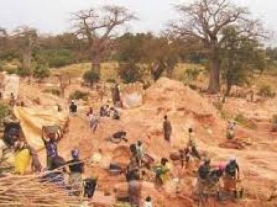 SIGUIRI : les mines et le défi des jeunes