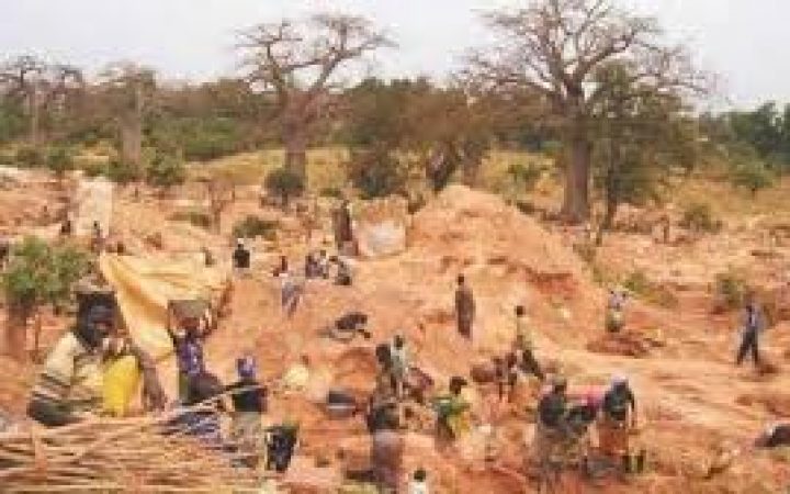 SIGUIRI : les mines et le défi des jeunes